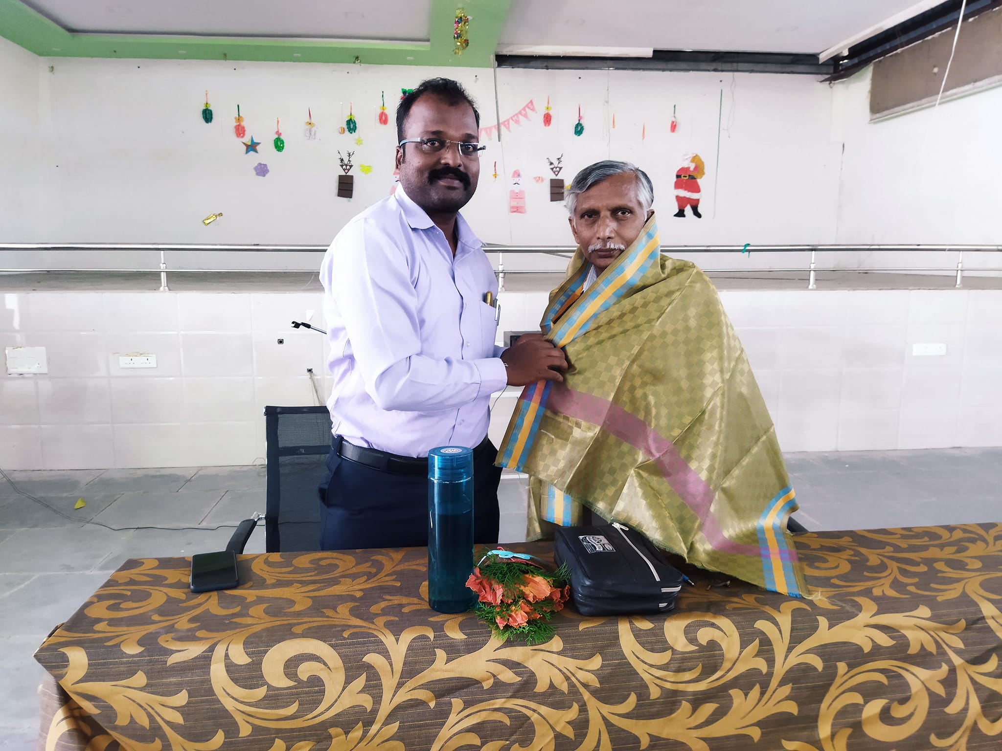 Honouring member of Tamilnadu Science Forum 